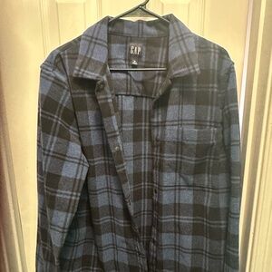 GAP Men's Casual Blue and Black Plaid Shirt